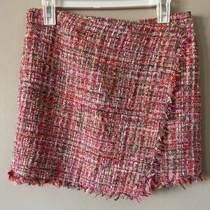 F21 skirt Chanel style super cute fit in good condition only wore once.